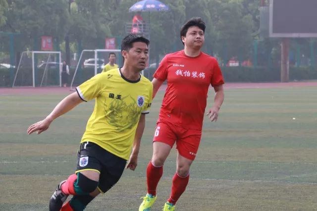 侯长荣的风华绝代，66岁依旧魅力四射，家庭幸福美满